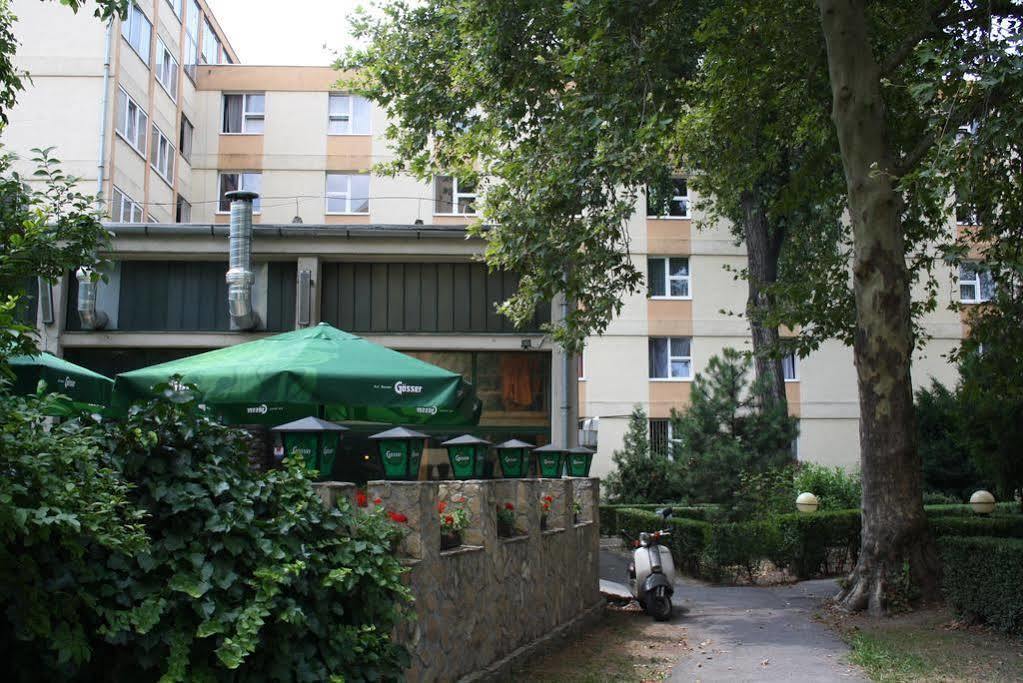 Hostel Flandria Budapest Bagian luar foto